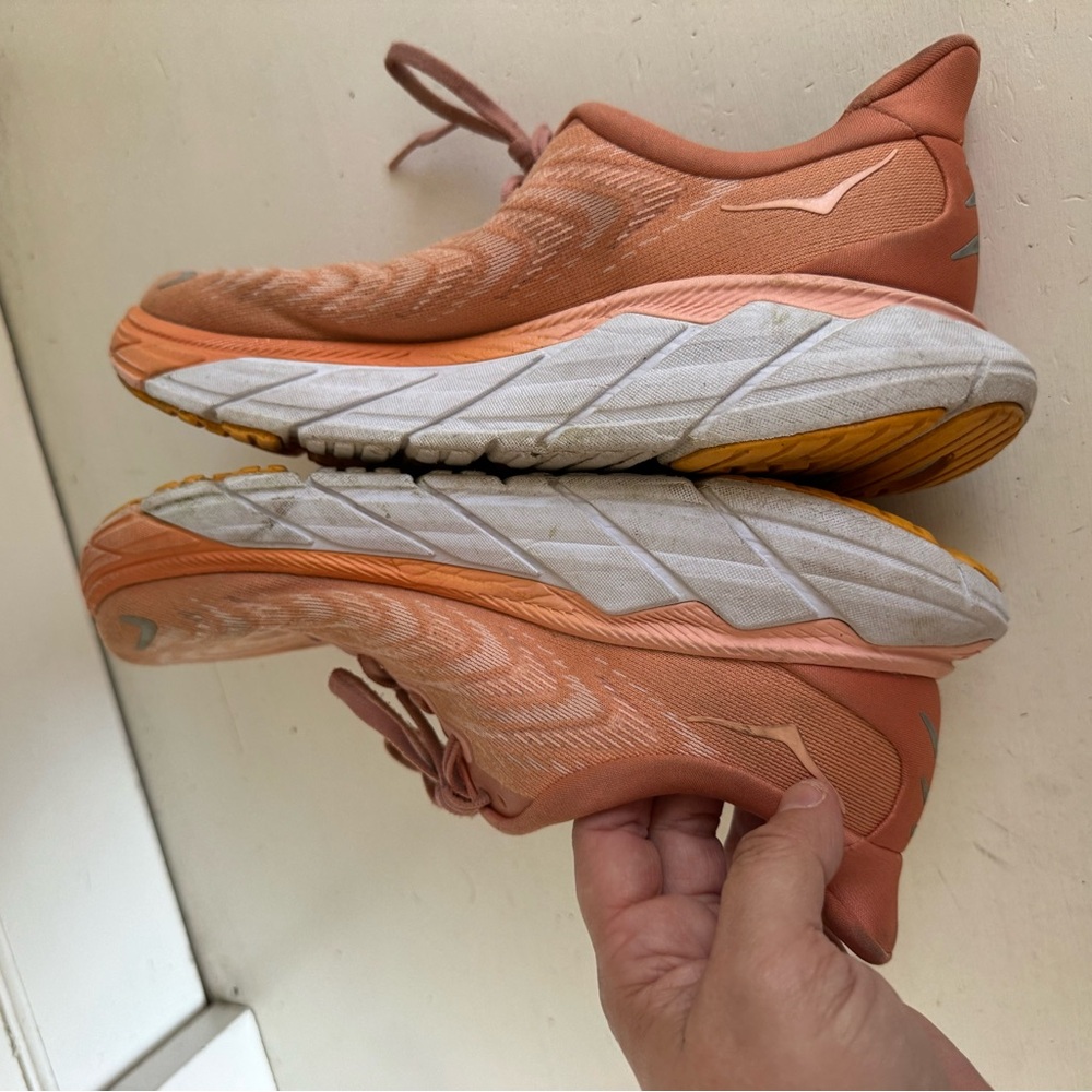 Hoka women’s coral pink Arahi 6 running shoes size 9B - Picture 10 of 12